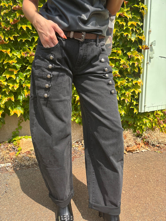RONY Jean bouton avec sa ceinture