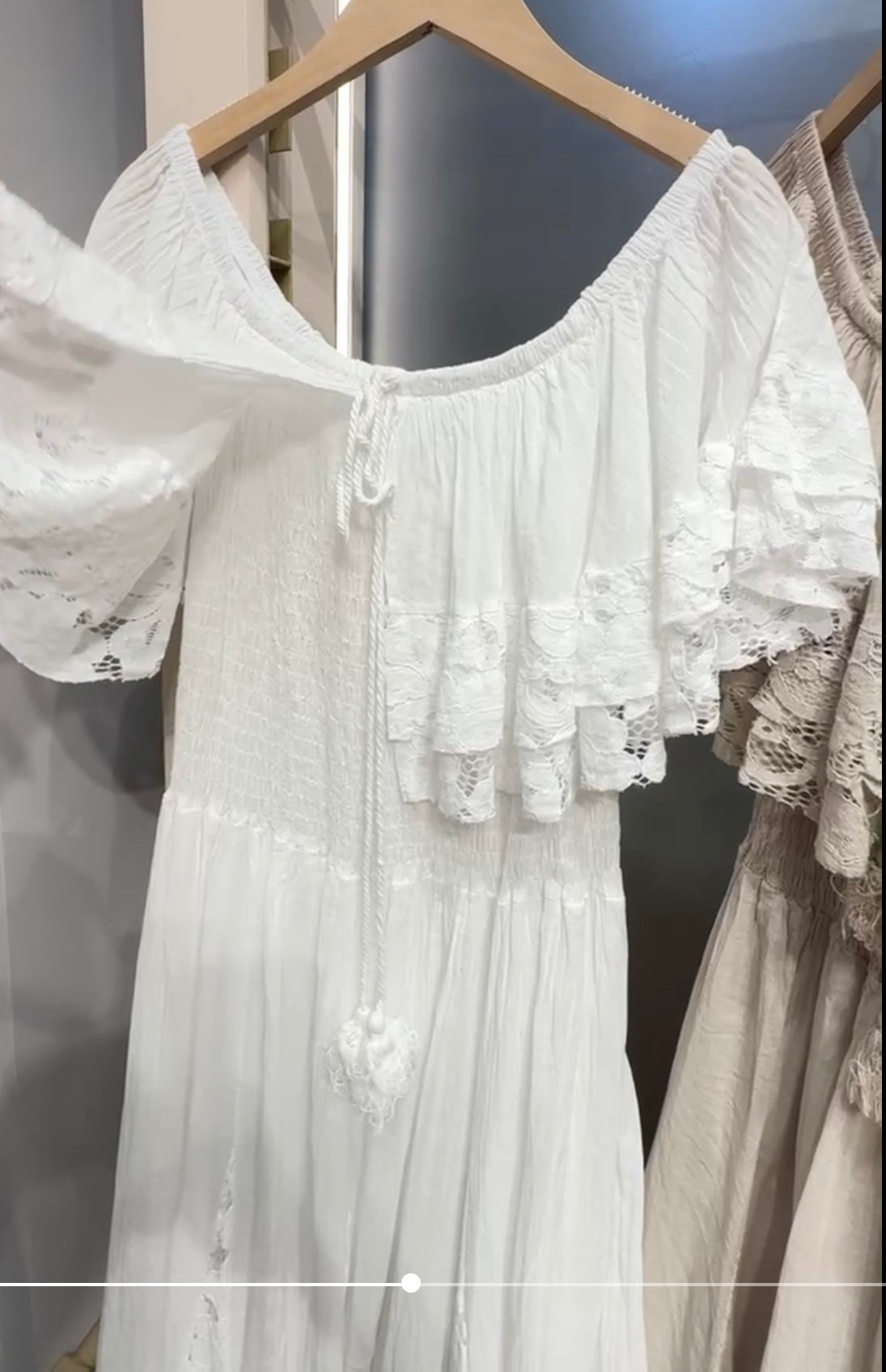 705 robe longue épaule dentelle