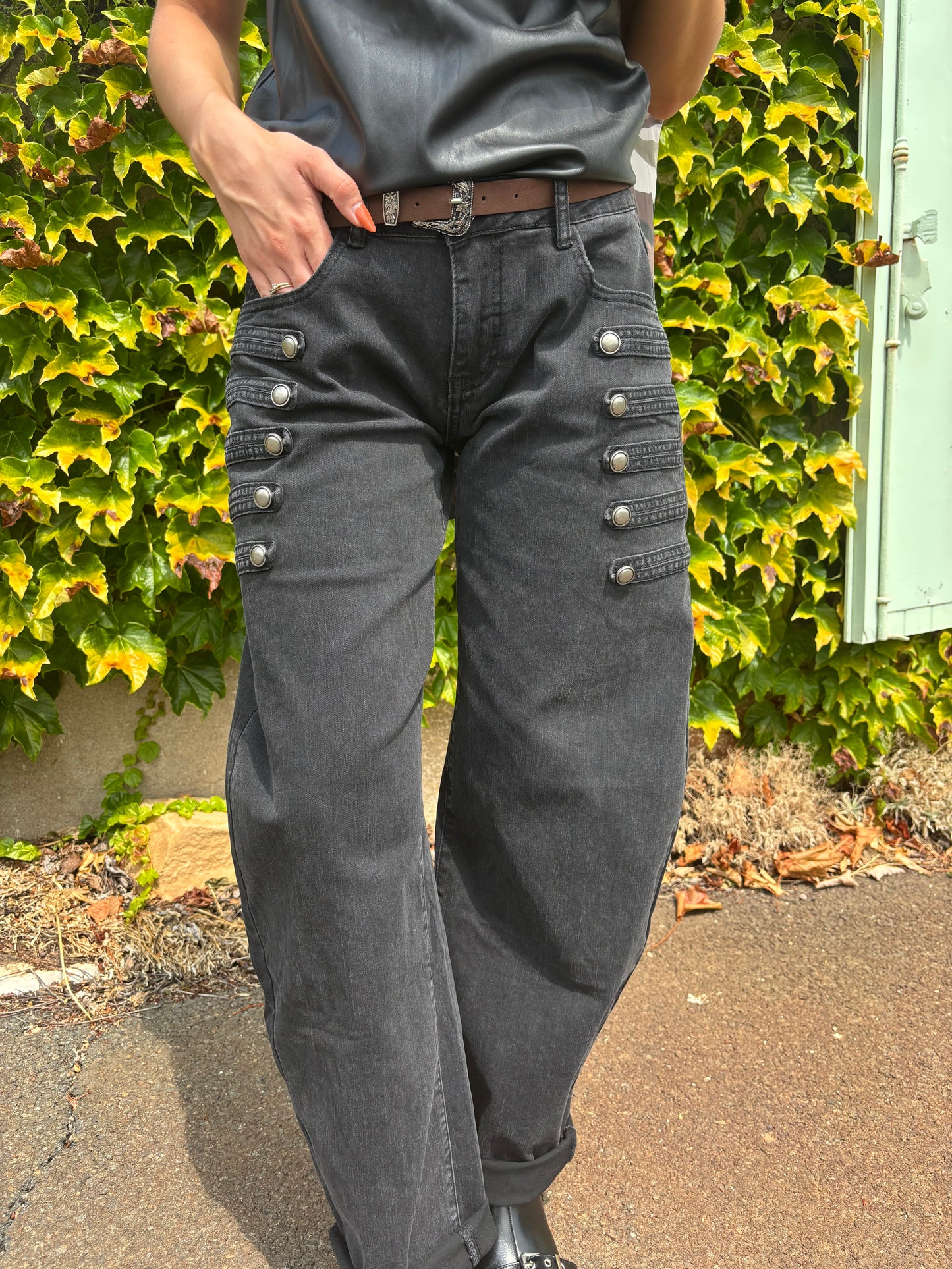 RONY Jean bouton avec sa ceinture